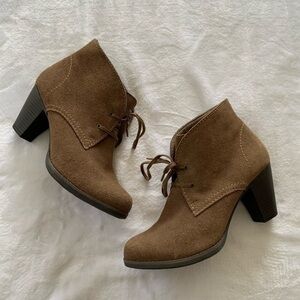 𝅺CLARK'S Heeled Victorian Booties